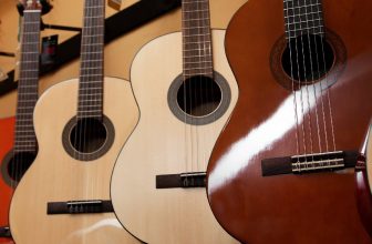 Online guitar lessons turn your iPhone into a guitar teacher